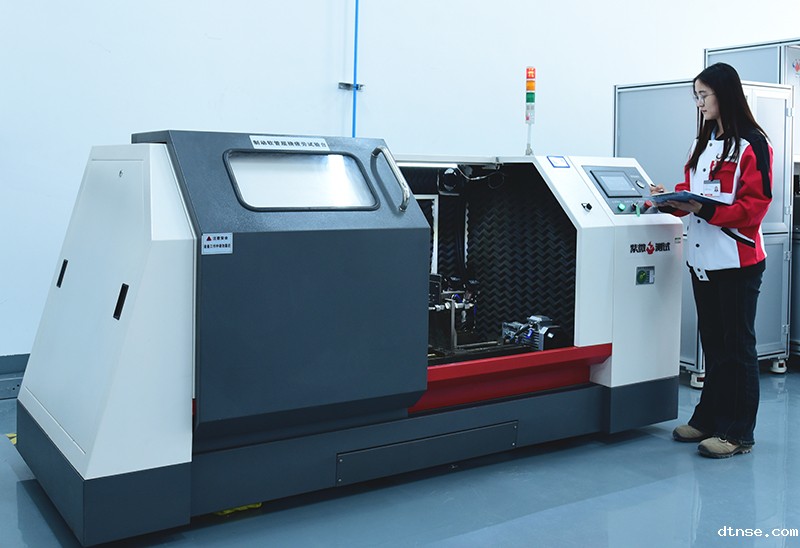 制动软管屈挠疲劳试验台